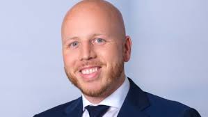 Mangelnde Distanz zu Gewalt: Hip-Hopper soll unseren Zoll überwachen!