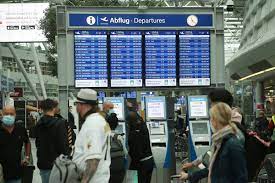 Wann muss ich am flughafen sein? Sommerferien 2021 Worauf Sich Reisende Am Flughafen Einstellen Mussen