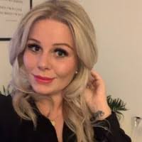 Laura Bechtel's Instagram, Twitter & Facebook