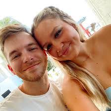 Candice Nash's Instagram, Twitter & Facebook