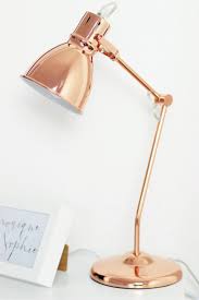 Blogger Arbeitsplatz Schreibtisch Workplace Ikea Eames Style Stuhl Imac Apple Schreibtischlampe Rosegol Lampara De Escritorio Sillas De Escritorio Eames