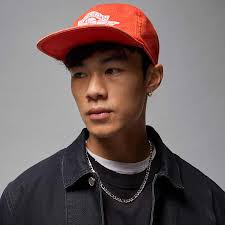 Donna Standard Rosso Cappelli. Nike IT