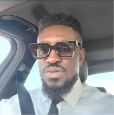 Li Fuyan, a 30-year-old man from Yunnan Province, had suffered from  recurring headaches, bad breath, and breathing difficulties for four years,  all without knowing why. His symptoms worsened until he finally underwent