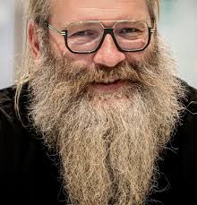 Jacob Schram lanserer boken “Essensen av business”