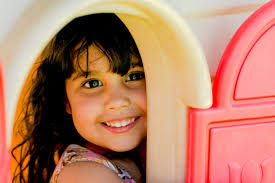 Alegria vezes 6. Cleucy Oliveira abre os jardins de sua casa para celebrar  aniversário dos netos