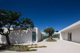 Gallery House In Tavira Vitor Vilhena Architects 3 Architecture House Architecture Minimalist Architecture