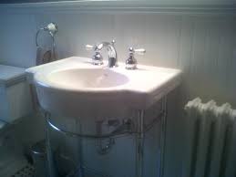 w pedestal sink basin in white