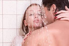 Điều nên và không nên làm khi "quan hệ" trong nhà tắm để tránh mang họa