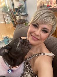 I am new here 🙂 And I would like to introduce you to my cat. His name is  Squish, and he is EXTREMELY wholesome 🐈‍⬛