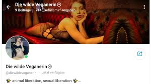 Militante Veganerin zieht auf ihrem OnlyFans-Account blank - Raptastisch