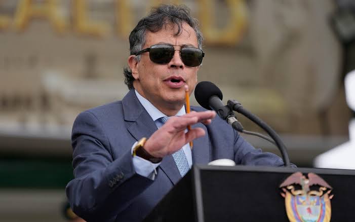 Colombia's outgoing president under fire over 'Heil Hitler' tweet | The  Times of Israel