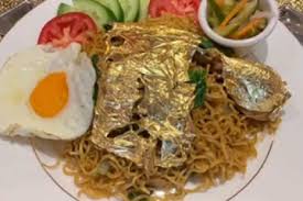 Indomie is a brand of instant noodle produced by the indonesian company indofood. Viral Indomie Goreng Topping Emas 24 Karat Dijual Setara Biaya Servis Motor Matic Setahun Semua Halaman Gridmotor Id