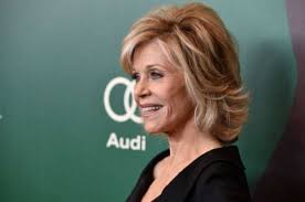 While hair is, long and flowing, this style is all about the bangs. 30 Best Jane Fonda Hairstyles