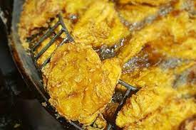Belah pisang menjadi 2 bagian agar lebih tipis, tempelkan kembali membentuk kipas. Pisang Goreng Kipas Yang Crispy Bikin Nagih Intip Resepnya Di Sini