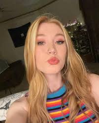 Daisy Meek's Instagram, Twitter & Facebook