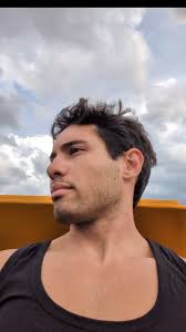 Algunos días es sentarse a esperar mientras se recupera la pasión. Tratar  de mantener lo que hay. Dar lugar a que en el silencio aparezca una puerta.  Necesito experimentar movimientos nuevos, me