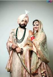 What happens when you marry someone well below your age? Sample Age Difference Between Bride And Groom In India Pictures Punjabi Wedding Couple Indian Wedding Couple Couple Wedding Dress