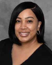 Maxine Lewis's Instagram, Twitter & Facebook