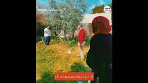 اعتقلت الشرطة الإسرائيلية، الأحد، الناشطة المقدسية منى الكرد من منزلها بحي الشيخ جراح في القدس المحتلة. Ø­ÙˆØ§Ø± Ø¨ÙŠÙ† Ù…Ù†Ù‰ Ø§Ù„ÙƒØ±Ø¯ ÙˆØ§Ù„Ù…Ø³ØªÙˆØ·Ù† Ø§Ù„ÙŠÙ‡ÙˆØ¯ÙŠ ÙŠØ¹Ù‚ÙˆØ¨ Ø¨Ø£Ù†Ù‡ Ø³Ø§Ø±Ù‚ Ù…Ù†Ø²Ù„Ù‡Ø§ ÙÙŠ Ø§Ù„Ø´ÙŠØ® Ø¬Ø±Ø§Ø­ ÙÙŠ Ø§Ù„Ù‚Ø¯Ø³ Youtube