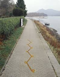 Seven Steps Auf Dem Leinpfad In Rolandseck Schuhabdrucke Und Text Aus Stahlguss Kunst Stahl Handwerker