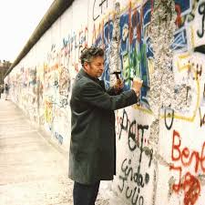 E ntscheidende momente der weltgeschichte ziehen mythen und legenden geradezu an. Ddr Museum On Twitter Am 5 Februar Ist Die Berliner Mauer Fur Genau So Lange Zeit Gefallen Wie Sie Zuvor Stand Sie Wurde Am 13 August 1961 Gebaut Und Fiel Am 9