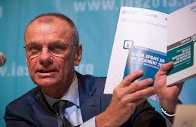 WHO issues new HIV recommendations calling for earlier ARV initiation