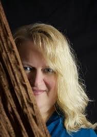 Kristal Hollis's Instagram, Twitter & Facebook