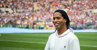 La marca messi es un reflejo directo de las cualidades que demuestra leo messi dentro y fuera del campo de juego. Ronaldinho In Zwaar Financieel Weer Justitie Treft Zes Euro Aan Op Rekening Voetbalprimeur Nl