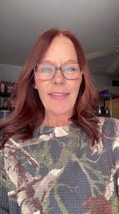 Snowy day at mom's. Super pretty out there but getting SO cold. Is it  snowing where you are? #indianaweather