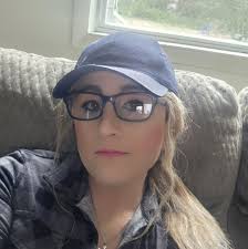 💯 STAY AWAY FROM ME IF YOU HAVE: A wife A girlfriend A girl who thinks  she's your gf An ex girlfriend who basically is still your girlfriend Still  sleeping w/ your