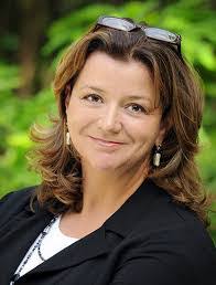 Nancy Estep's Instagram, Twitter & Facebook