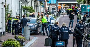 Op het adres waar de politie een inval heeft gedaan huisvest volgens de gelderlander ene kamil heb me nauwelijks bemoeid in de berichtgeving over peter r de vries, de paar berichtjes die ik aangezien de politie van een licht getinte schutter spreekt zal de dader wel de rotterdammer zijn. 7fd8zkfngmyspm