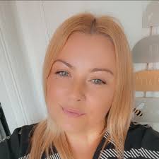 From the UK. In NY now. With EE, bought the roaming plan, but it will not  let me phone or text? Any help, anyone? x