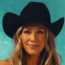 Sara Melson's Instagram, Twitter & Facebook