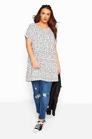 Namun dengan beberapa tips fashion untuk wanita bertubuh gemuk yang sudah pernah kita bahas beberapa waktu lalu, tentu akan memudahkan kamu dalam memilih busana yang tepat. White Dalmatian Print Peplum Smock Tunic Yours Clothing