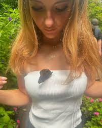 Alli Clarke's Instagram, Twitter & Facebook