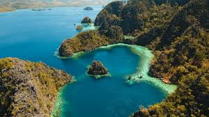 The country is made up of more than 7000 islands, and almost all of them boast at least one stretch of pristine golden sand with iconic bangka boats bobbing in shallow teal waters offshore. Philippines Best Yacht Charter Sailing Holidays 2021 Sailogy