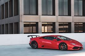 Lamborghini Huracan Is About Head Turning Looks And Neck Snapping Takeoffs Caridsupercars In 2020 Sports Cars Luxury Super Cars Sport Cars