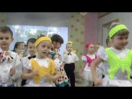 игры с детьми на 8 марта в детском саду Igra S Uskoreniem Pomogi Mame Na Utrennike 8 Marta 2017 V Srednej Gruppe Youtube V 2020 G Deti Tancuyut Igry Tancy