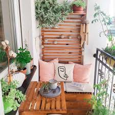 Here's 12 balcony decorating ideas that work whether you have a larger home or a smaller apartment. Lg8xgxgicr2kem