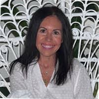 Carolyn Hallowell's Instagram, Twitter & Facebook