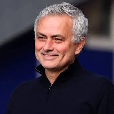 🗣️ José Mourinho: "Give me all the old men. Cristiano Ronaldo, Lionel  Messi, Didier Drogba, Lampard, Terry, Sergio Ramos, Jerome Boateng, Dani  Alves, Neuer, Luka Modrić and Iniesta. I would win the