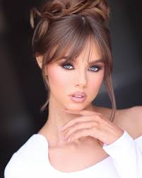 Quick little headshot post while soaking up England vibes 🇬🇧❤️ Can't wait  to share an exciting announcement when I'm back in the States stay tuned!  👑✨ MUA: @ericaalexismua hair: @hairbabebri photo: @mr.austinryde