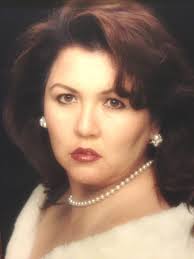 Linda Guillen's Instagram, Twitter & Facebook