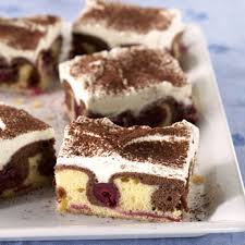 In dieser zeit das eiweiß mit. Schneller Einfacher Blechkuchen Essen Und Trinken