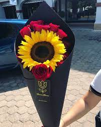 Envíos sólo de lunes a sábados. Pin De Roxy Yeye En Aa Iii Arreglos Con Girasoles Girasoles Y Rosas Arreglos Florales