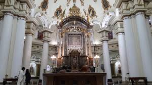 Nuestra señora del rosario de chiquinquirá es una de las advocaciones con que se venera a la virgen maría en el catolicismo.es la patrona de chiquinquirá, de la república de colombia, del estado zulia en venezuela y de la ciudad de caraz en el perú.se la denomina así por el municipio de chiquinquirá, donde tuvo lugar la primera de sus manifestaciones milagrosa. Fotos Conozca La Basilica De Nuestra Senora Del Rosario De Chiquinquira Fotos Conozca La Basilica De Nuestra Senora Del Rosario De Chiquinquira Fotogaleria Actualidad Caracol Radio