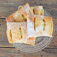 Chi non le ha mai assaggiate alzi la mano! Fagottini Con Crema E Mele Facili E Veloci Con La Pasta Sfoglia