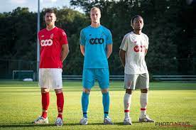 El equipo del maurice dufrasne, que hasta ahora venía siendo vestido por new balance, pasa a lucir modelos de adidas. Standard Liege 18 19 Kits Revealed Footy Headlines