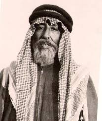 الشيخ عقاب بن عجل من شيوخ شمر شخصية تاريخية شهيرة في نجد والعراق شجاعآ حكيما ذكيا حازما دافع عن امارة حائل الشمرية شمال نجد